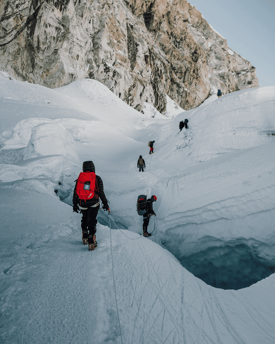 Everest Season 2025: A Complete Guide for Aspiring Mountaineers